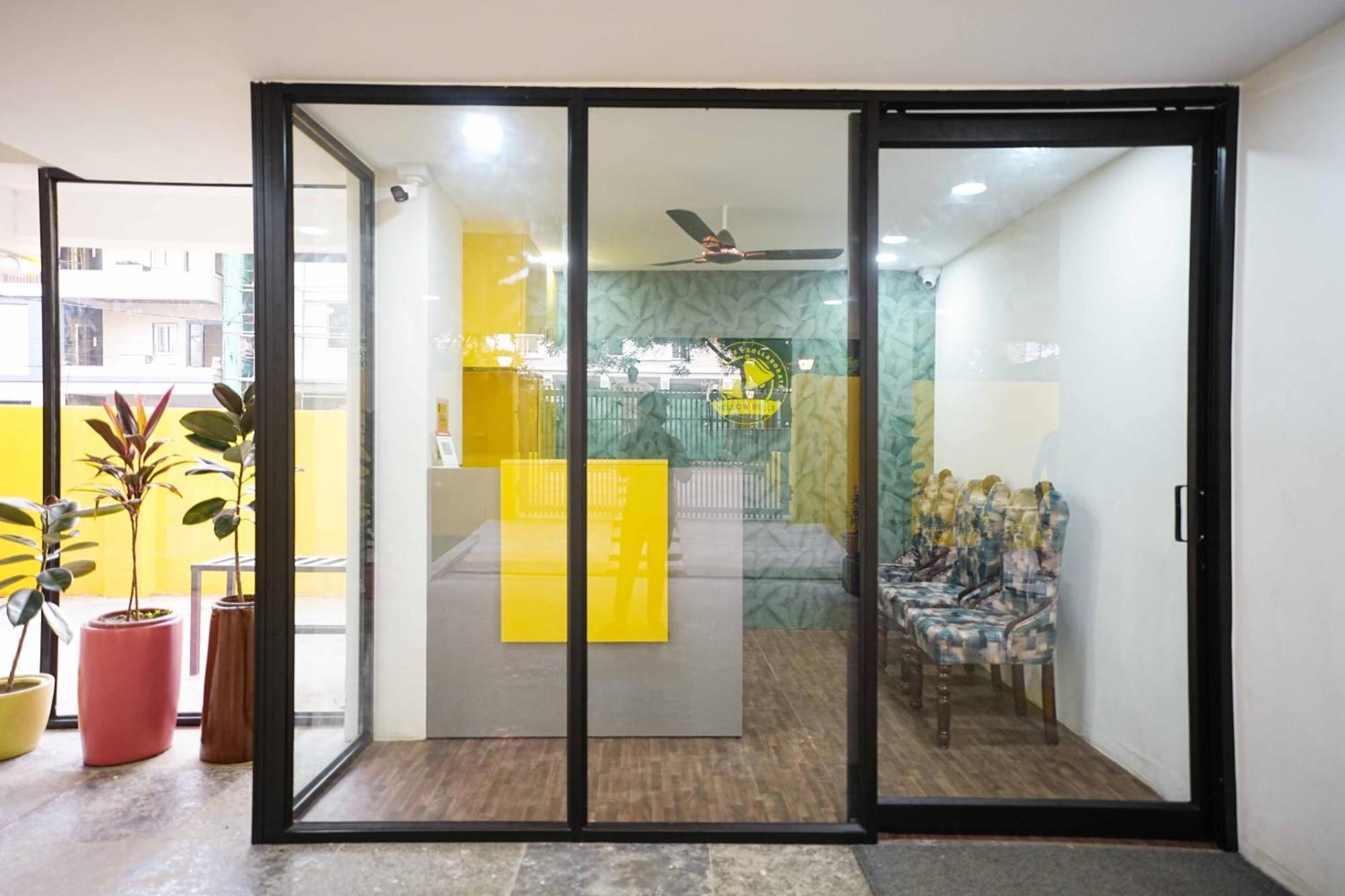 Yellow Bells Studios And Suites Gachibowli Екстер'єр фото