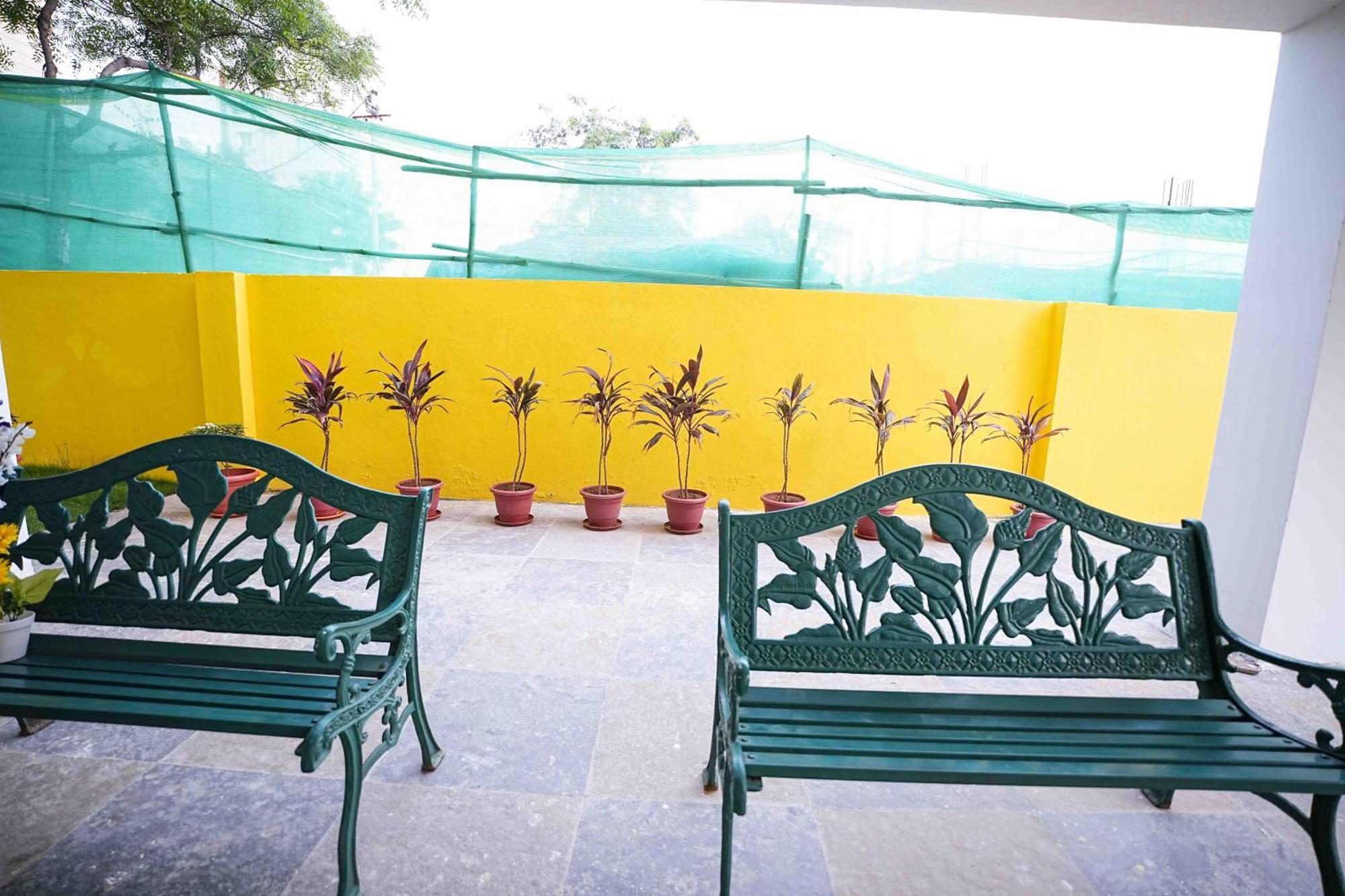 Yellow Bells Studios And Suites Gachibowli Екстер'єр фото
