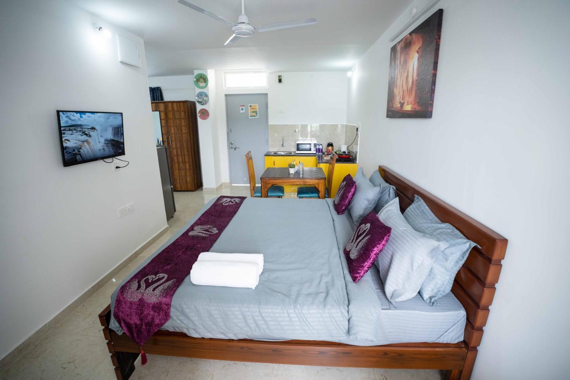 Yellow Bells Studios And Suites Gachibowli Екстер'єр фото