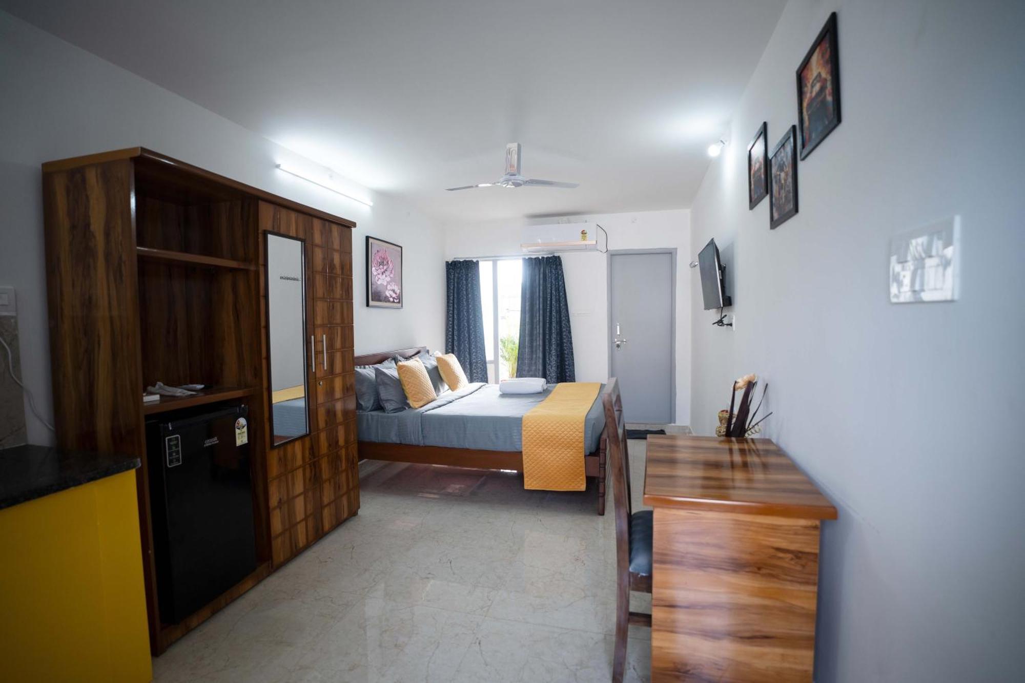 Yellow Bells Studios And Suites Gachibowli Екстер'єр фото