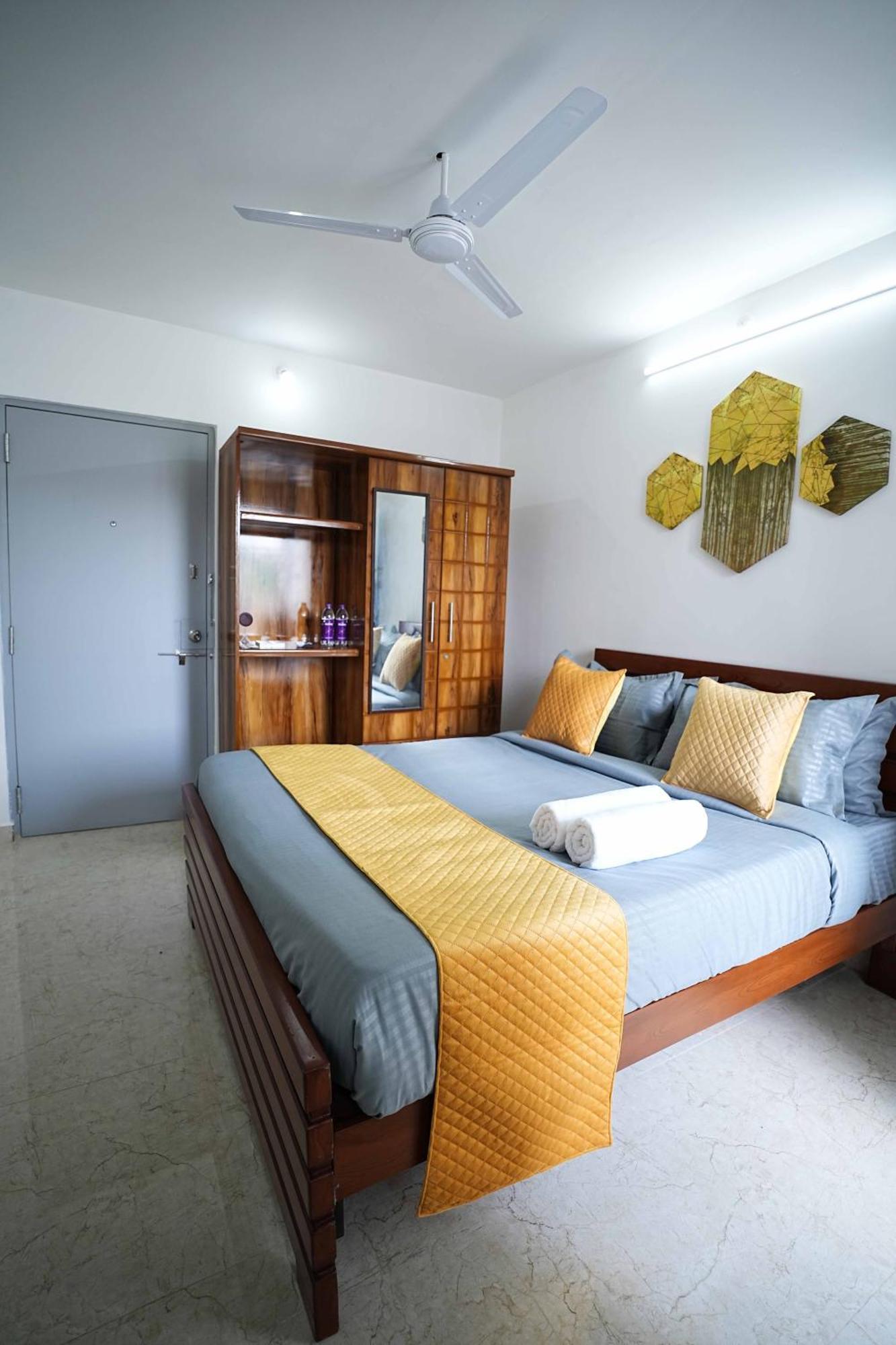 Yellow Bells Studios And Suites Gachibowli Екстер'єр фото